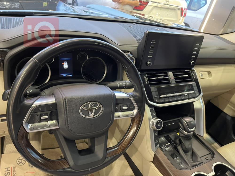 تۆیۆتا لاند کروزەر